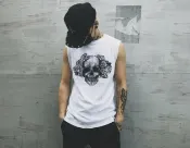 FINDSENSE服飾 FINDSENSE MD 日系 潮 男 寬鬆 街頭時尚 黑 白 骷髏頭圖案印花 特色無袖T恤 背心 上衣 圖案背心