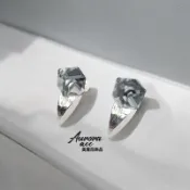 Aurora.acc｜蓋爾 方塊水晶 耳釘耳環｜奧蘿菈飾品｜附 耳堵 收納袋 擦拭布｜耳扣 方形耳釘 耳環 金屬耳環