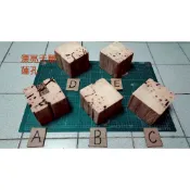 台灣紅檜梁柱老料蓮孔方塊台座/藝件(自行創作小寶瓶、聞香瓶、木料、擺座、收藏.文創)紋美超美/手工砂磨/塵封百年餘韻猶存