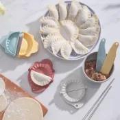 協貿國際日用品生活10館 包餃子神器月牙型水餃模具家用包餃子器創意餃子皮夾花型餃子器