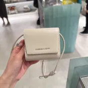 子母扣折疊短夾 CHARLES & KEITH 專櫃代購 短款錢包 新加坡小ck皮夾 可拆卸卡夾 零錢包 側背包 斜背包