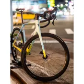【KOM單車】上市囉 2026 GIANT NEW TCR Advanced 2 (KOM)碳纖碟煞公路車 到府交車