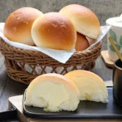 美食村 日式爆漿 餐包(10入/盒)  爆漿餐包 小餐包 奶油餐包 早餐 麵包 早餐麵包 小麵包 (鮮食家)