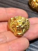-賭桌贏錢秘密 龍婆本廟 2561 轉運擋煞招財 咬錢虎王 鍍金法戒【夢幻佛牌】🌟#戒指