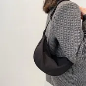 ❤️爆款熱推❤️餃子包尼龍斜挎 包包 女新款潮餃子包輕便小 挎包 腋下包百搭單肩 帆布包
