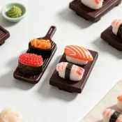 【多樂】微景觀 小擺件 微縮食玩仿真日式壽司模型 鮭魚 蝦子 魚子醬 海膽 diy奶油膠手機殼配件 娃娃屋壽司店場景裝飾