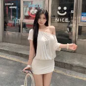 韓版夏天新款街頭潮流性感米白色洋裝女裝顯瘦彈性斜領露肩短袖包臀緊身洋裝