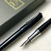 3952老山羊-BON1 曜石黑 亮面鋼琴烤漆 彈鋼書法尖鋼筆