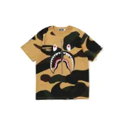 (店+)BAPE Camo Shark Tee 黃迷彩 拉鍊鯊魚 WGM 短袖 短T 黃色 1L30109011-YW