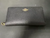 Coach 黑金 長夾 單層手拿包 馬車浮雕Logo 拉鍊長夾 皮夾 荔枝紋 錢包 防刮 素面 美國購回 正品 附提袋