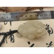 老撾結晶白三腳蟾蜍手把件，透光結晶，雕工還不錯，壽山石雕