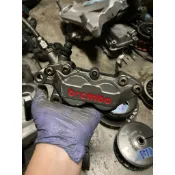 歐兜邁 497) Brembo 卡鉗 左卡 灰底紅