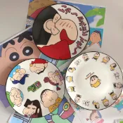 熱銷✨【台灣現貨】💛❤️蠟筆小新盤子 春日防衛隊 圓盤 陶瓷盤 點心盤 水果盤 瓷盤 有食慾餐盤 牛排盤 沙拉盤 甜點盤