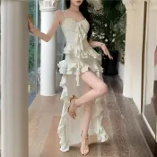 港灣小站 【法式仙女感】吊帶連衣裙 荷葉邊長裙 度假裙 夏季洋裝 海邊穿搭 不規則裙擺 氣質顯瘦 輕薄透氣 約會出遊必備