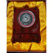 中華民國八十九年（2000年）發行的迎接西元2000年千禧年紀念銀幣1/2英兩的999純銀紀念幣
