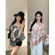 【𝐊𝐈𝐊𝐈𝐅𝐀𝐌𝐄】 💕大美人鬆弛感🤍兩色 復古高級印花斜肩緞面上衣 露肩上衣 不規則上衣 寬鬆上衣 印花上衣