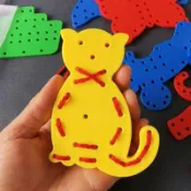 喜挖2店 兒童益智串珠穿線板幼兒園玩具手指訓練動物水果穿線板積木