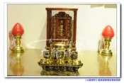 【專業佛堂設計規劃】祖先廳系列 蓮花防震祖先龕+紅桃燈+福祿壽祖先爐+茶几+元寶杯(喜氣系列)佛堂設計規劃@板橋九龍佛具