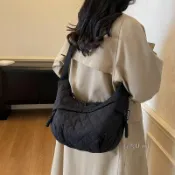 [有杏U.mi] 菱格紋餃子包 編織繩拉鍊頭 寬幅可調肩帶 通勤校園休閒斜揹包
