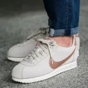 帝安諾-實體店面 NIKE WMNS Cortez 阿甘 奶茶色 玫瑰金勾 少女心噴發 861660-001