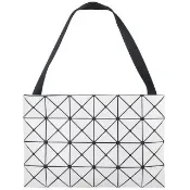 【ISSEY MIYAKE 三宅一生】BAOBAO 亮面方格4x6斜背包(白色/大)