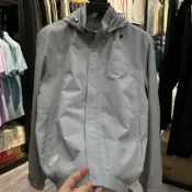 🔥超高CP值🔥剪標現貨專櫃日系機能風可拆帽連帽夾克外套春秋輕量透氣防風休閒男士款素色百搭斜紋布料拉鍊口袋設計修身顯瘦灰色