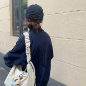 全球選品1館 生活百貨 韓國chic新款抽繩肩帶褶皺帆布腋下包休閒百搭大容量斜後背包餃子包