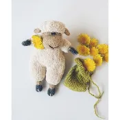 裝扮羔羊針織圖案。 Amigurumi 羊 + 基本款可脫衣服