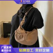 喜挖2店 日系簡約休閒單肩包女大容量通勤斜後背包軟布大包包女慵懶風餃子包