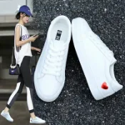 全球選品1館 生活百貨 春款DDOO愛心女小白鞋百搭純色軟皮平底韓版透氣繫帶女生休閒板鞋