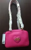 【小惡魔市集】LOVE MOSCHINO 桃色愛心文字相機包 手提包 側背包