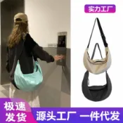 喜挖2店 新款韓版街頭個性單肩包大容量大學生男女尼龍餃子包斜後背包潮流
