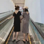 觀霧加購6589件📊 特大碼300斤韓版赫本風寬鬆露背連衣裙女夏季寬鬆中長款V領T恤裙 韓係洋裝 韓係連衣裙 夏季連衣裙