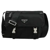 PRADA 經典三角LOGO尼龍雙扣翻蓋式斜背包(黑)