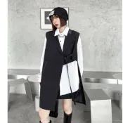 【現貨】｜日系暗黑風女生背心馬甲【寬鬆顯瘦無袖外套女】黑色不對稱西裝背心 春秋翻領扣帶設計 遮肉疊穿 中長版外搭｜K1-