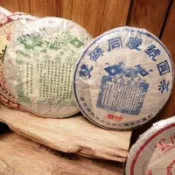 普洱茶餅，雙獅同慶號，2片890元，自己的收藏出售。