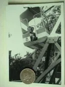 一組2枚珍藏早年兒童樂園環狀纜車黑白照片 (舊品)