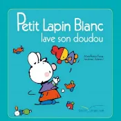 Kobo Petit Lapin Blanc lave son doudou
