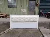【安鑫】土城中古傢俱~6尺鋼烤白色雙人加大造型水鑽皮面床頭片 床頭板~【A1341】