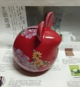 新光三越 2008 牡丹花卉紅鼠撲滿 鼠年紀念撲滿 陶瓷花卉錢鼠存錢筒~
