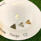 小不點Diy手工舖 3003 🌟滿60元才出貨合金紙飛機吊墜 耳環材料批發 飾品材料