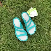 【折扣秒殺價】CROCS卡駱馳 女士激浪拖鞋 夏季休閒鞋 平底涼鞋 女鞋 輕盈 舒適拖鞋 海灘鞋