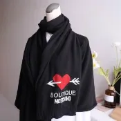 【MOSCHINO】品牌LOGO射心素雅羊毛混紡披肩長圍巾(黑)
