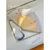 台灣出貨🎆純色真絲折扇子中國風灰色烤漆竹扇順滑和風夏季日用素麵折疊扇子