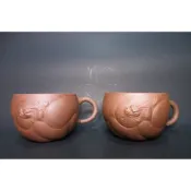 宜興紫砂 一廠1980年 綠標期  有把魚化龍對杯  早期廠內泥料好,越用越漂亮  口徑約6.5cm高度約5cm  特價