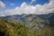 【Lion Travel 雄獅旅遊】台東｜藍皮解憂號.南橫美景.六口溫泉.埡口雲瀑大關山.知本金聯世紀酒店2日｜高雄出發｜四人成行（９人商務車） 出發地點：高雄