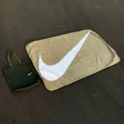 🎁◀ ELO現貨秒出 ▶ NIKE 搖粒絨雙面毛毯+收納袋 國外限定 卡其色 奶茶 毛毯 地墊 露營 戶外 保暖