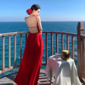 【度假女神範】紅色露背性感掛脖吊帶長裙 女夏顯瘦收腰大擺連身裙 海邊拍照出片神器 純欲風高級感名媛氣質洋裝