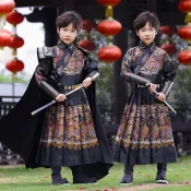 ✨優選好物✨ 兒童明製漢服織金妝花飛魚服男童麒麟服國學民族風演出服夏款披風
