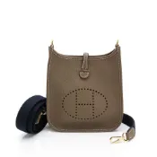 【BreezeOnline 微風精品線上】【低調華麗↘63折UP-滿額贈倩碧潤唇三件禮】HERMES愛馬仕 Evelyne 16 Amazone H LOGO迷你牛皮布肩背包 (象灰/金扣)